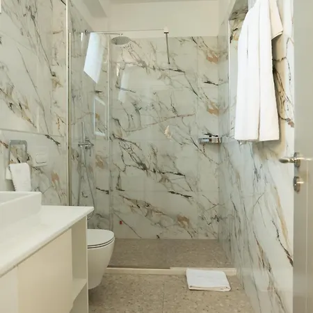 Hotel F&m 2 Tirana