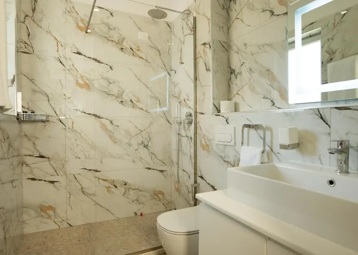 מלון F&m 2 טיראנה