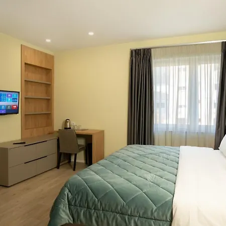 Otel F&m 2 Tiran